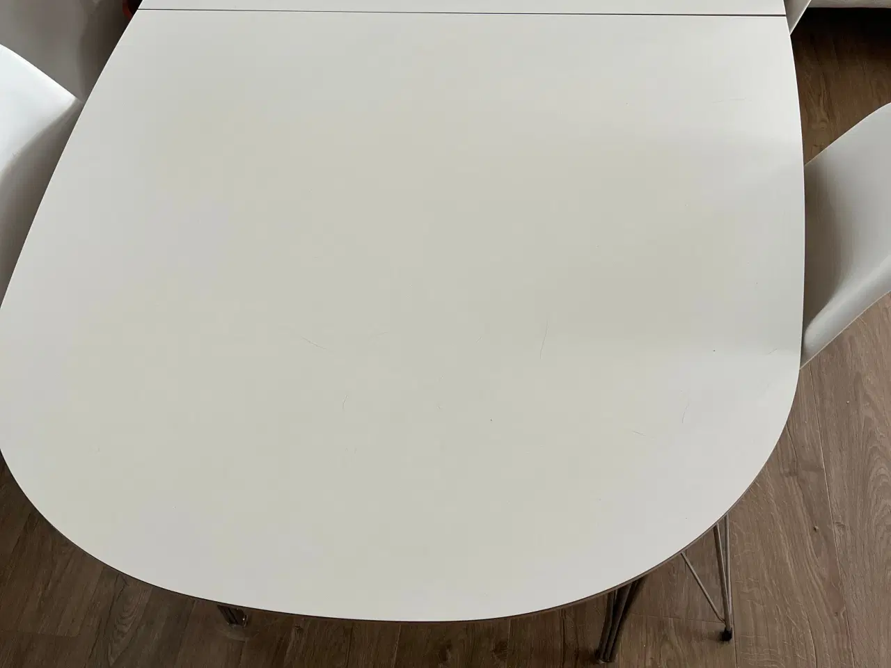 Billede 4 - Hvidt spisebord 