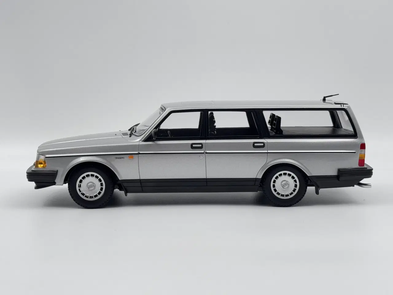 Billede 4 - 1986 Volvo 240 GL Break / Stationcar - 1:18 