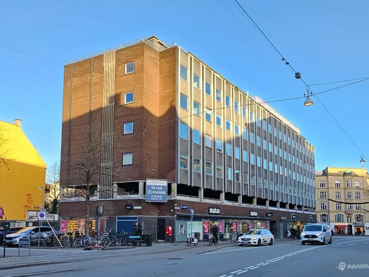 Billede 1 - P-pladser til motorcykel på terræn samt i aflåst p-hus