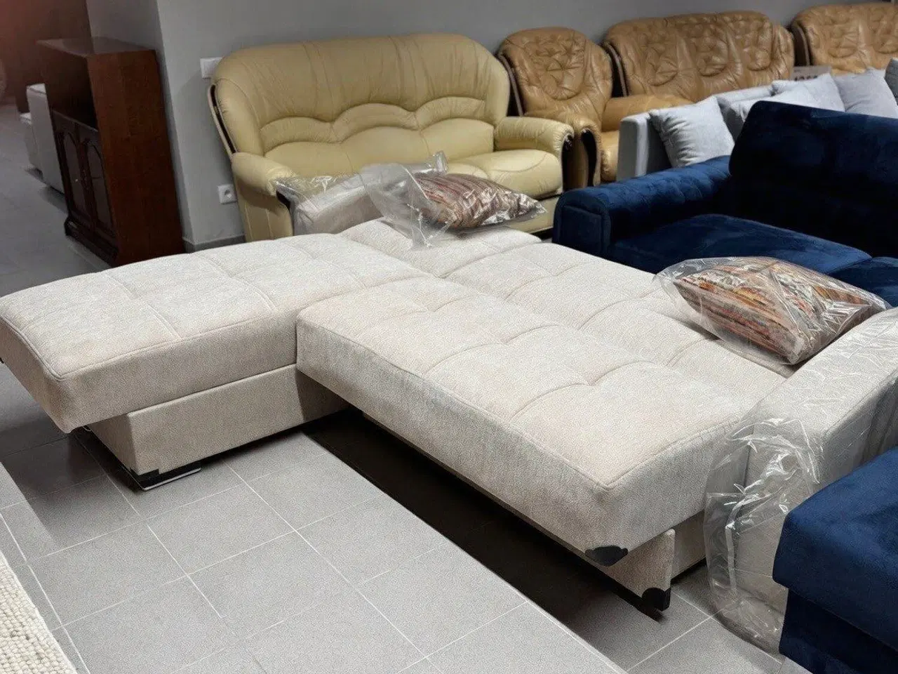 Billede 2 - Moderne L-formet hjørnesofa🩶