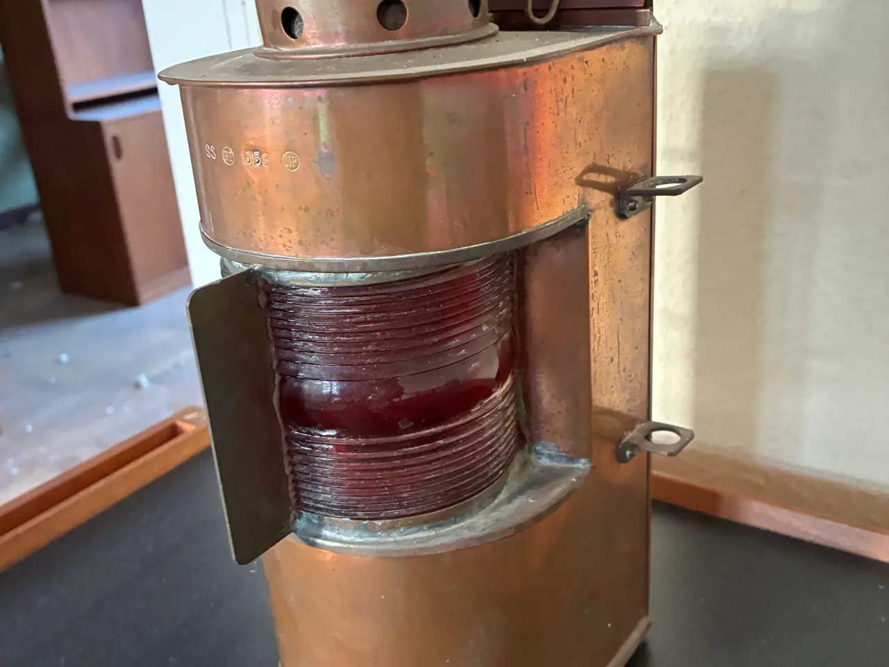 Billede 2 - Skibslanterne i kobber med rødt og grønt glas