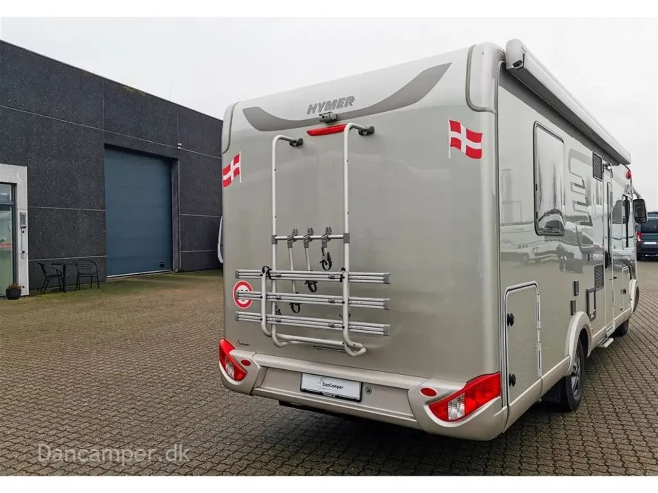 Billede 3 - 2013 - Hymer B 698   ANVISNINGSBIL! FLOT helintegreret Hymer med Queensbed - 4500kg - Solceller, Hydrauliske støtteben, Inverter