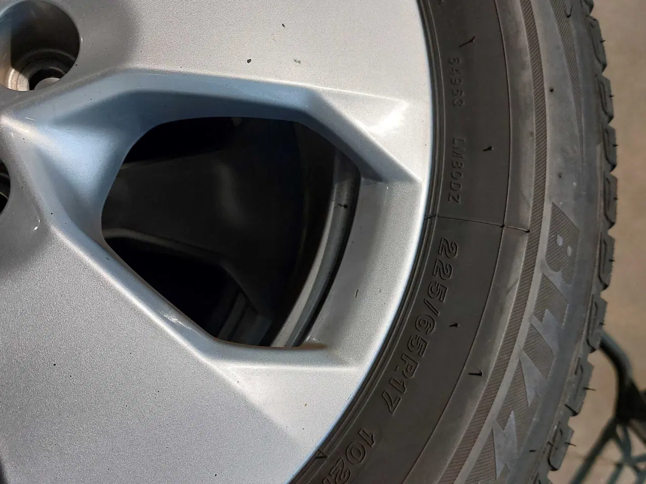 Billede 2 - Rav4 alufælge 17" med dæk fra 2018