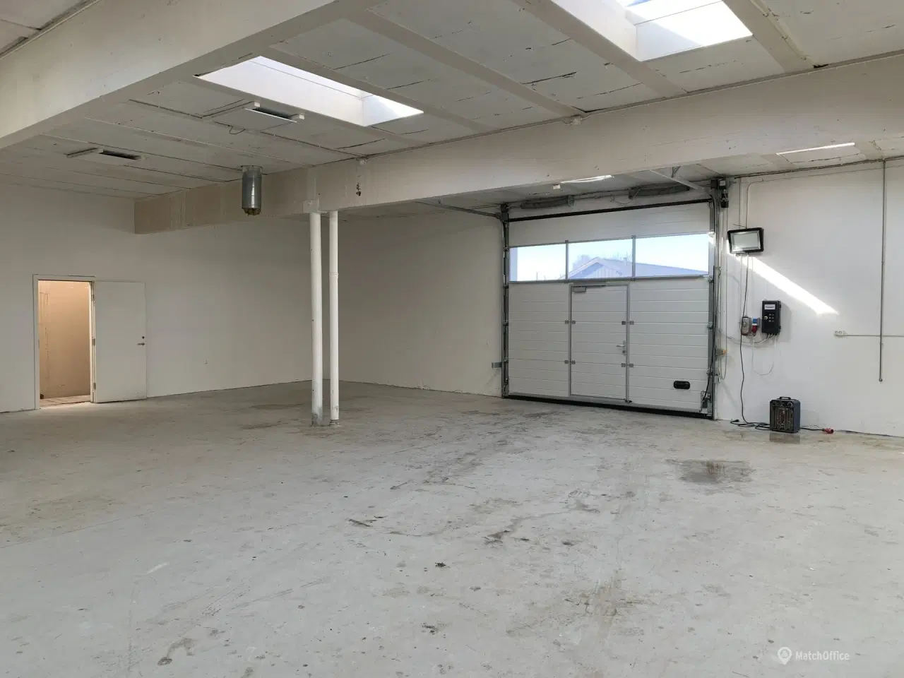 Billede 3 - Lager med elhejst aluport beliggende i populært håndværksområde i Greve