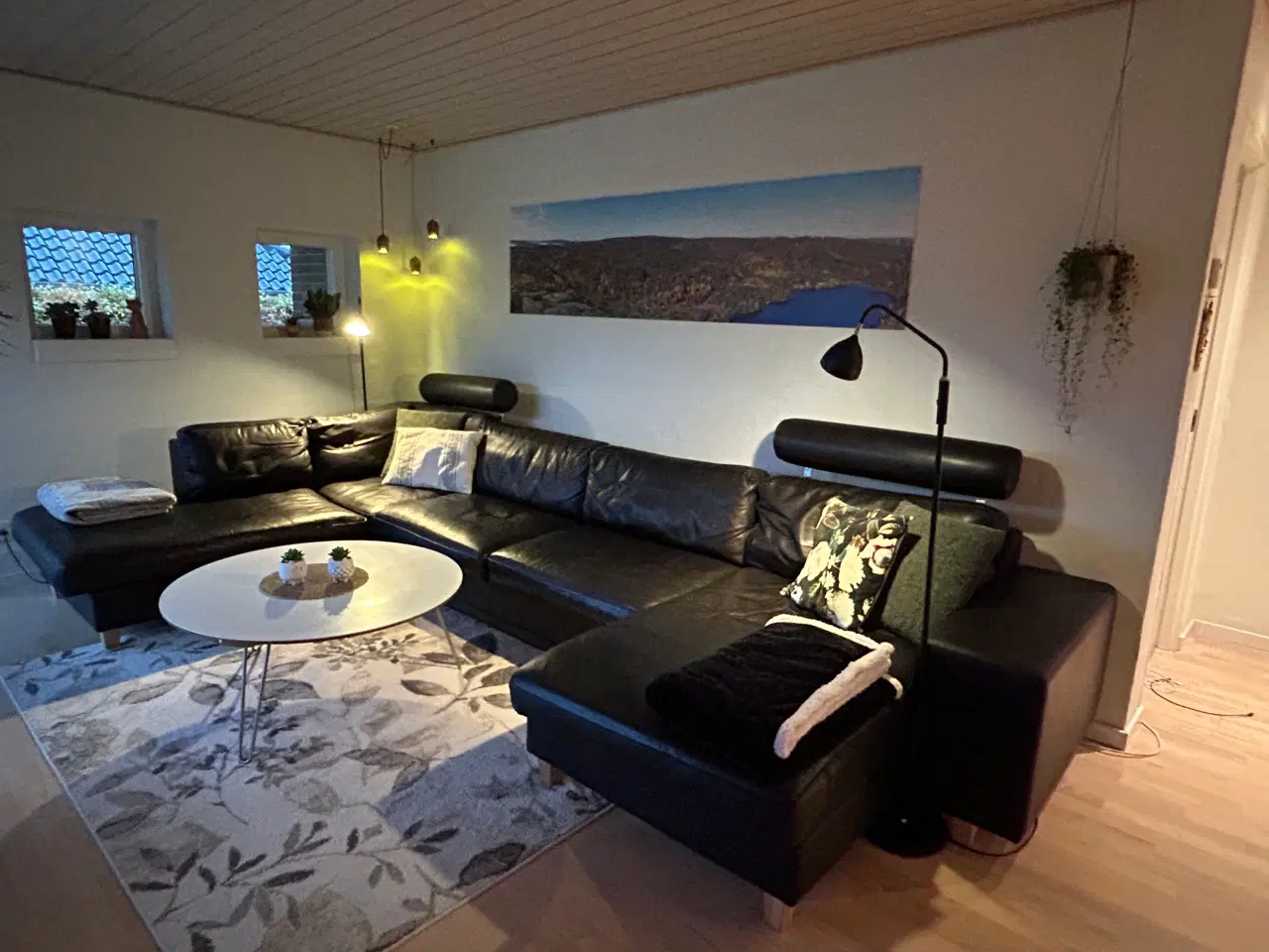 Billede 8 - Chaiselong hjørnesofa, Sort læder, Funktion design