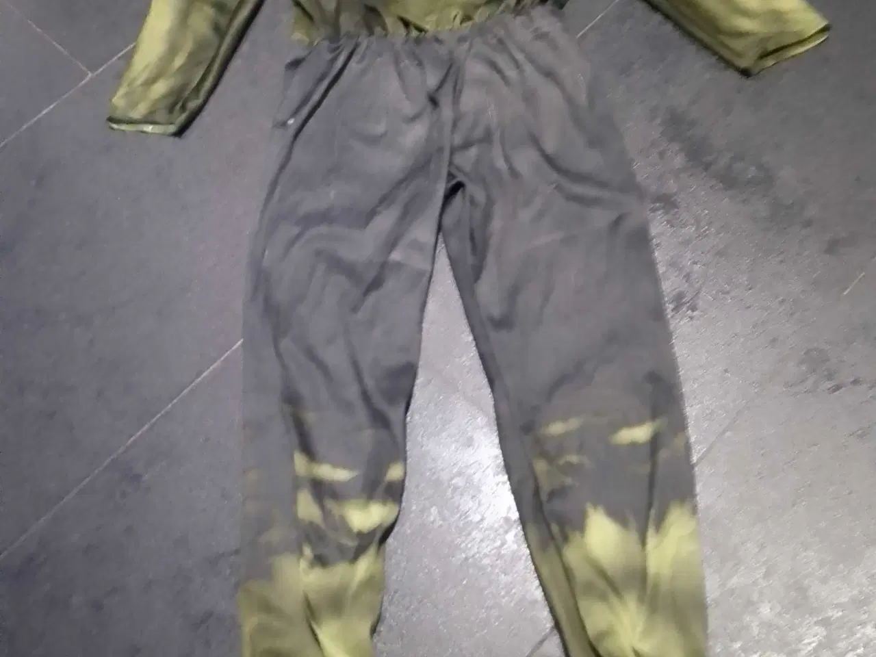 Billede 2 - Hulk kostume str 128