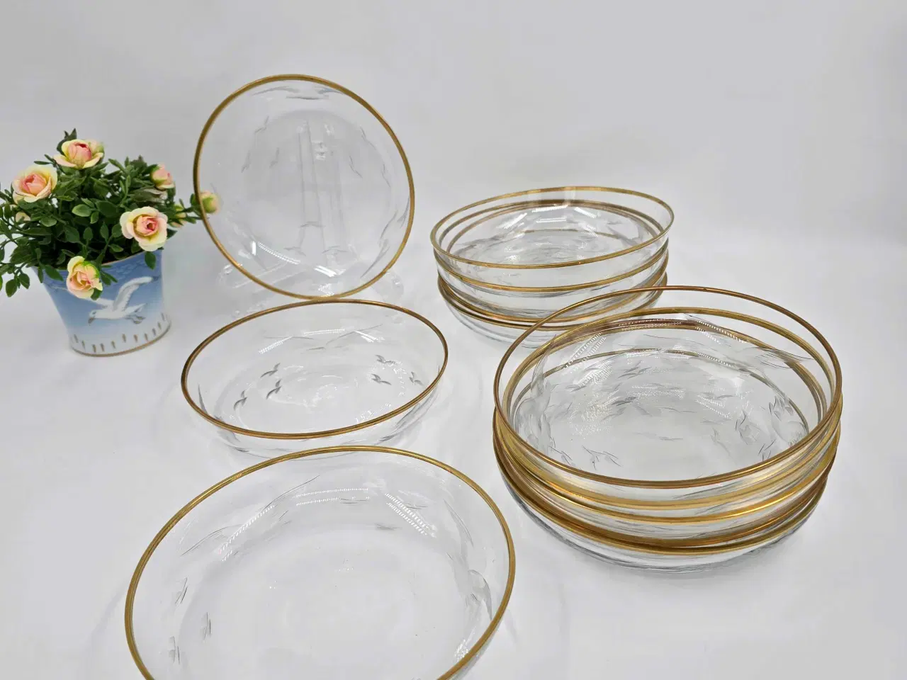 Billede 1 - Mågeglas isasiet med guldkant Lyngbyglasværk