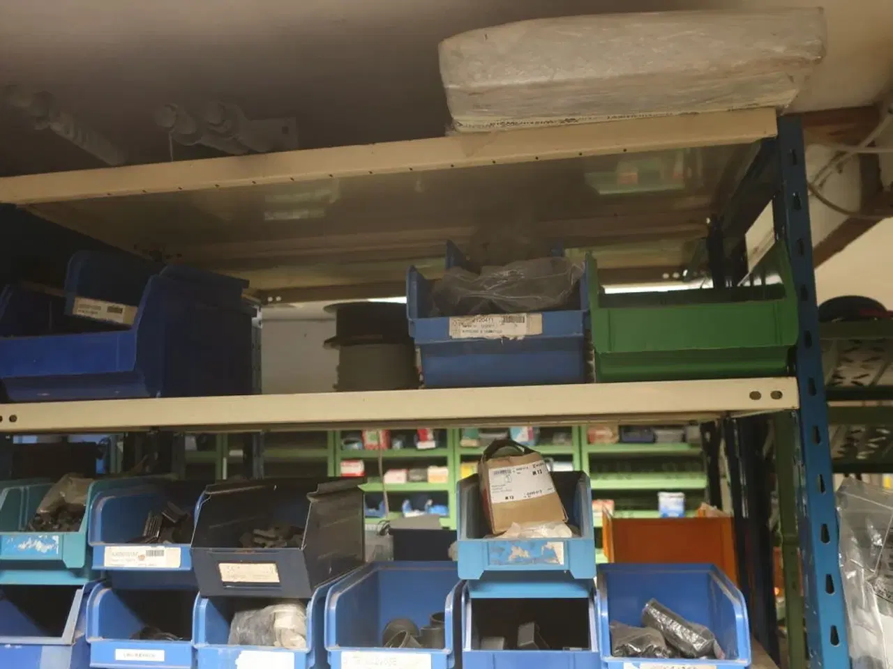 Billede 8 - 3 fag reoler inkl. indhold (se billeder)