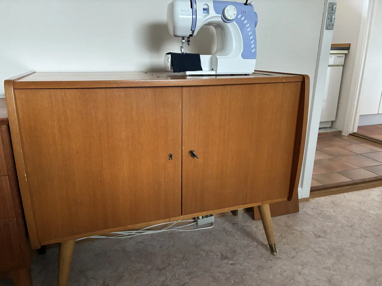 Billede 1 - Teak lille skab