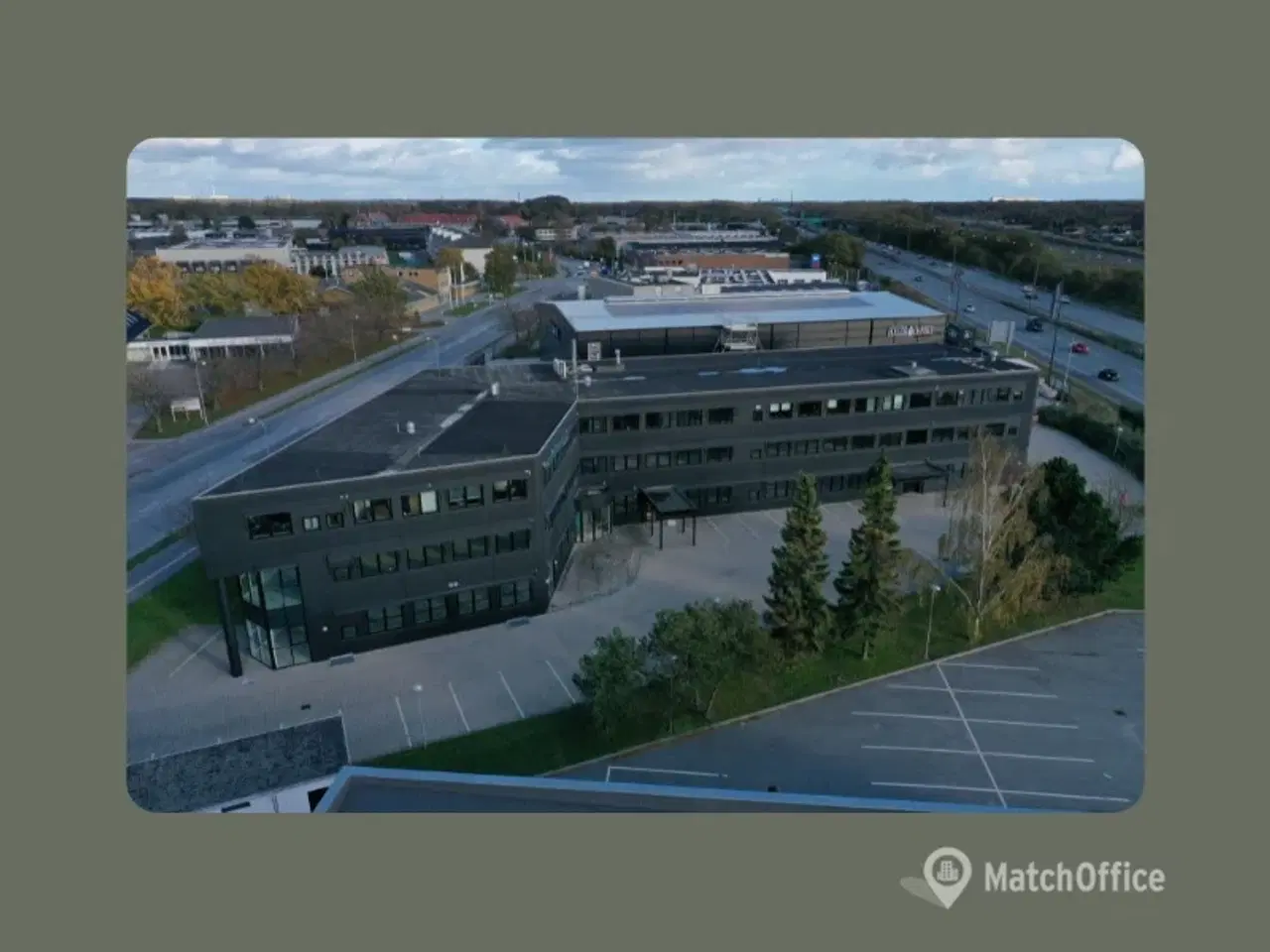 Billede 13 - Stilsikkert kontorlejemål med rå kant