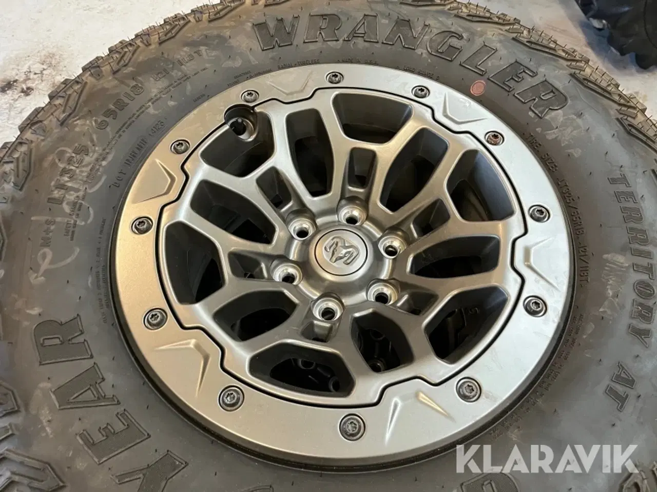 Billede 3 - Komplethjul Goodyear 325/65R18 - fra Dodge Ram