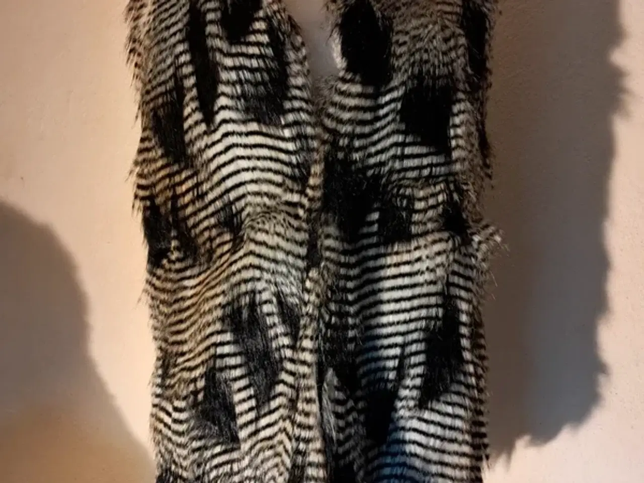 Billede 1 - Noémie & Co str. S/M Faux fur vest
