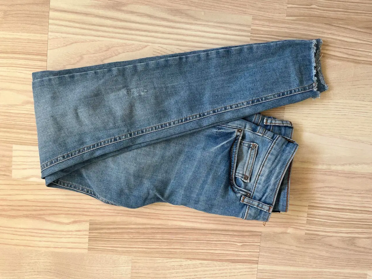 Billede 2 - Jeans med detaljer