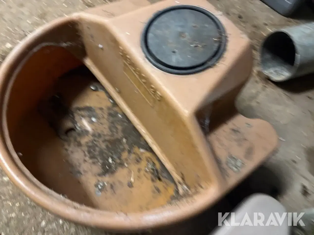 Billede 10 - Mineralbeholder og vandtrug