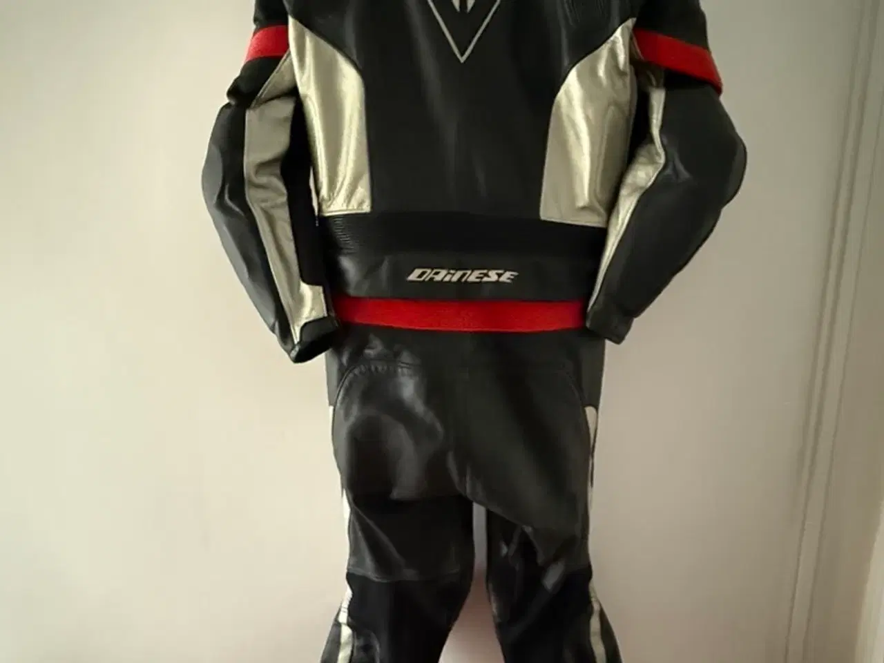 Billede 2 - Dainese 2-delt læderdragt(Herre)