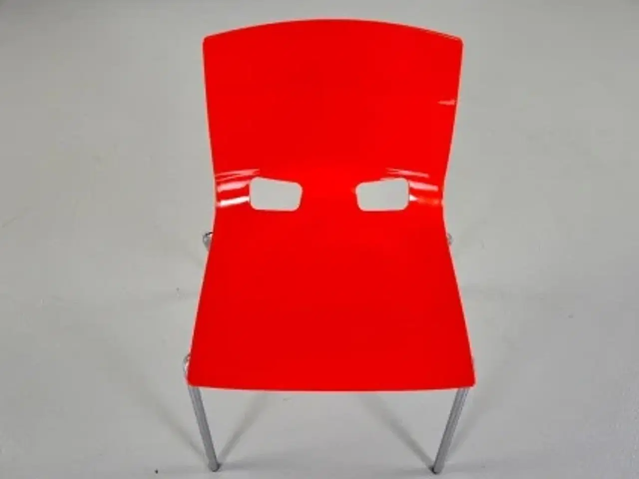 Billede 5 - Skalstol i rød plast med krom stel
