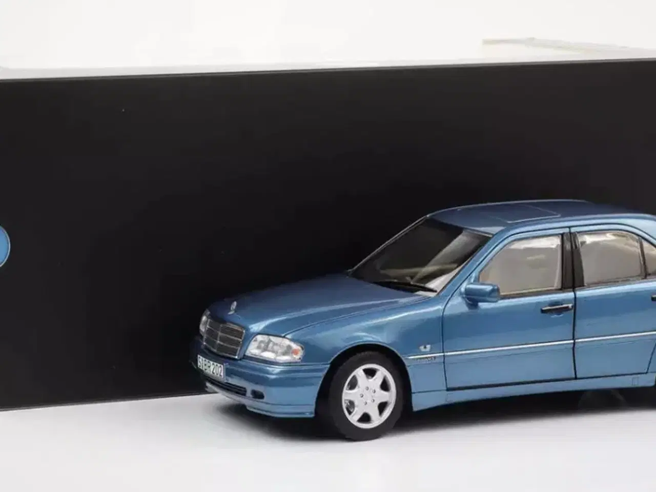 Billede 2 - 1:18 Mercedes W202 C200 1997