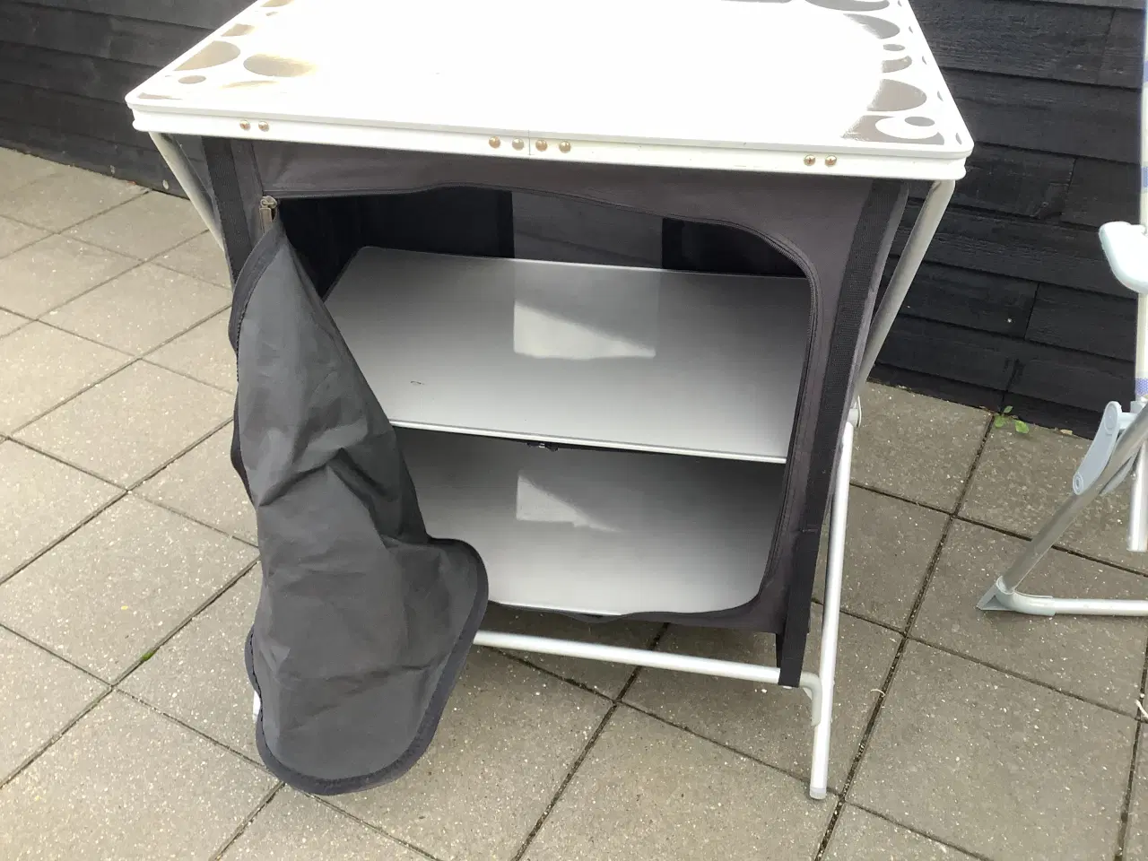 Billede 3 - Liggestol og camping skab 