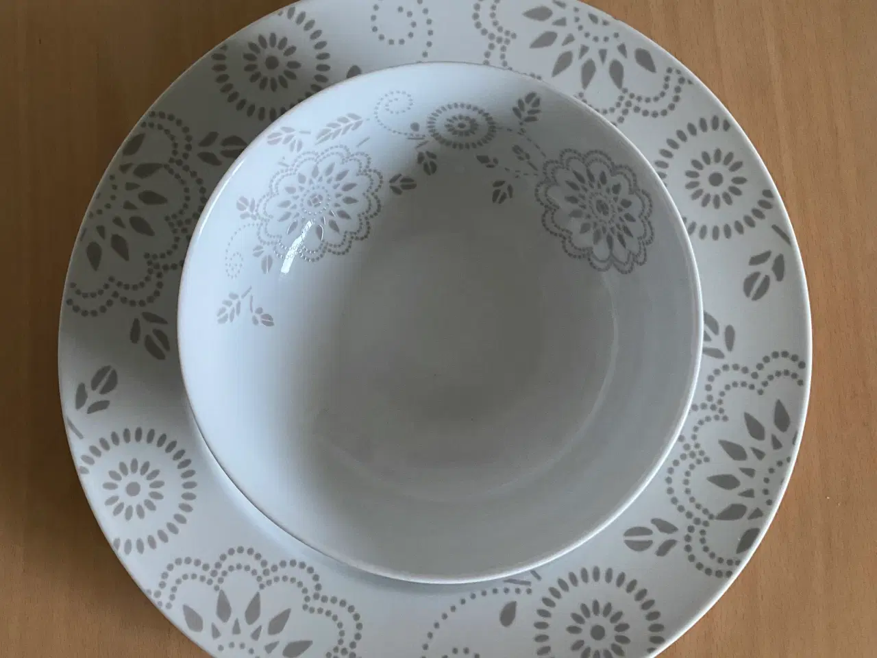 Billede 6 - Spisestel 18 flade tallerkener og 10 dybe