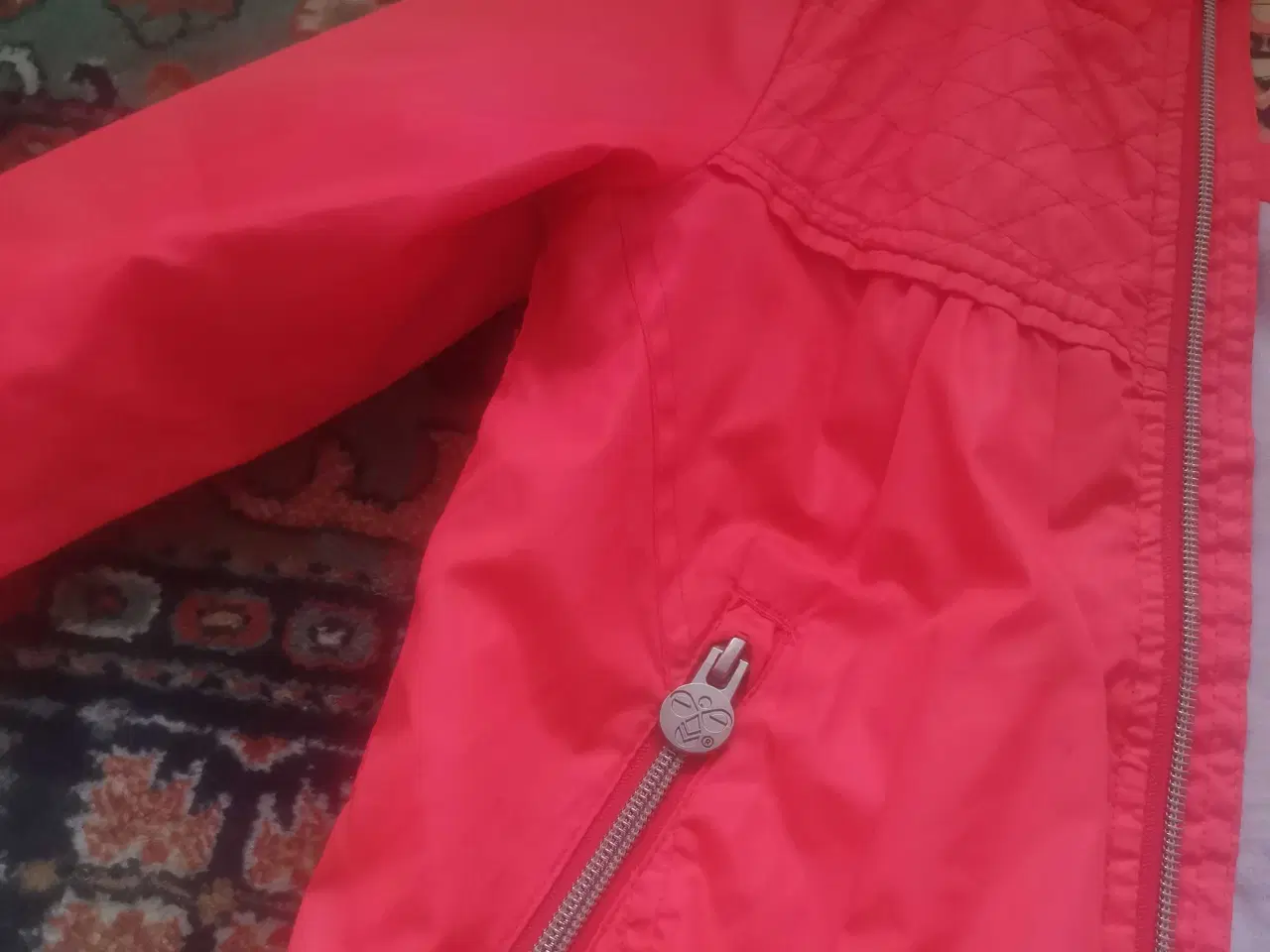 Billede 1 - Hummel jakke str 110, 15 kr🌸