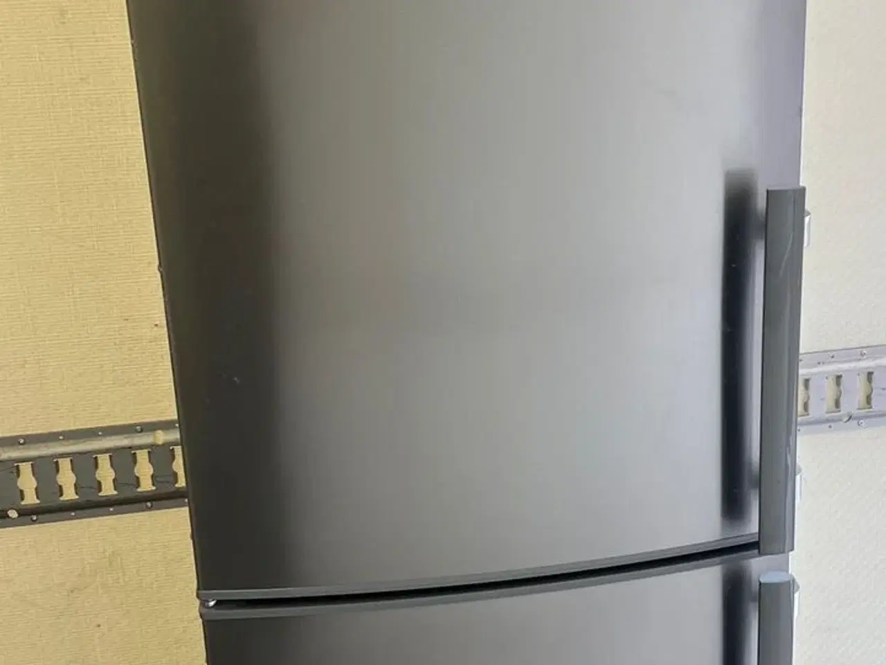 Billede 1 - Køle/fryseskab ELECTROLUX Grå
