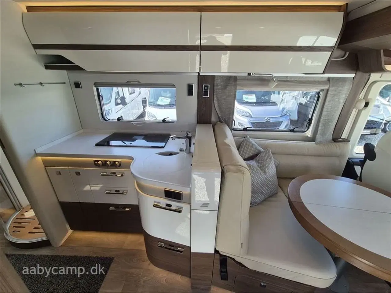 Billede 18 - 2022 - Hymer BML I880   2x solceller. 3x Batterier. inverter. Markise. Lædersæder. udv. gas. udv. bruser. Adaptiv fartpilot. Hydrauliske støtteben.