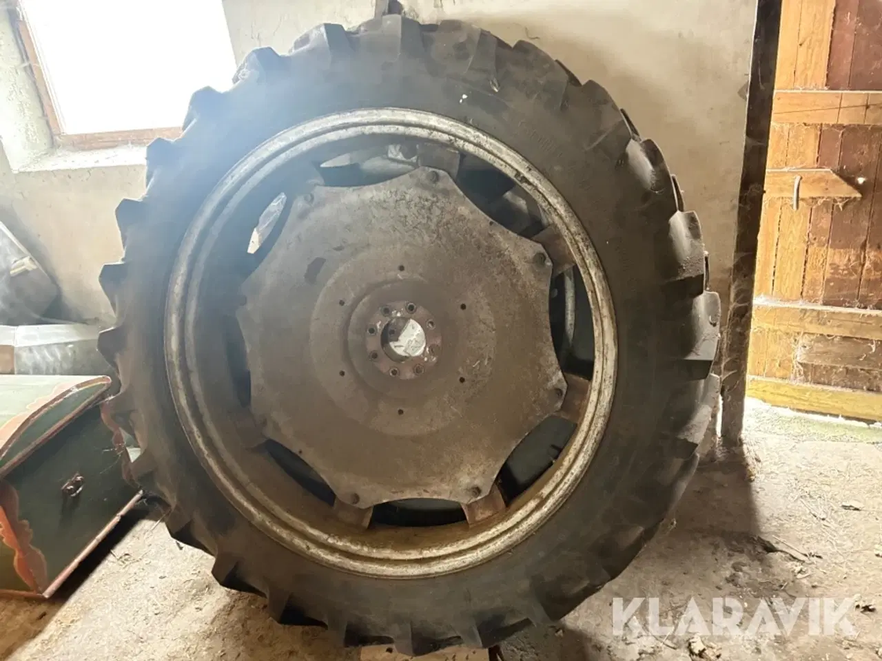 Billede 2 - Sprøjtehjul 12.4R46  2 styk