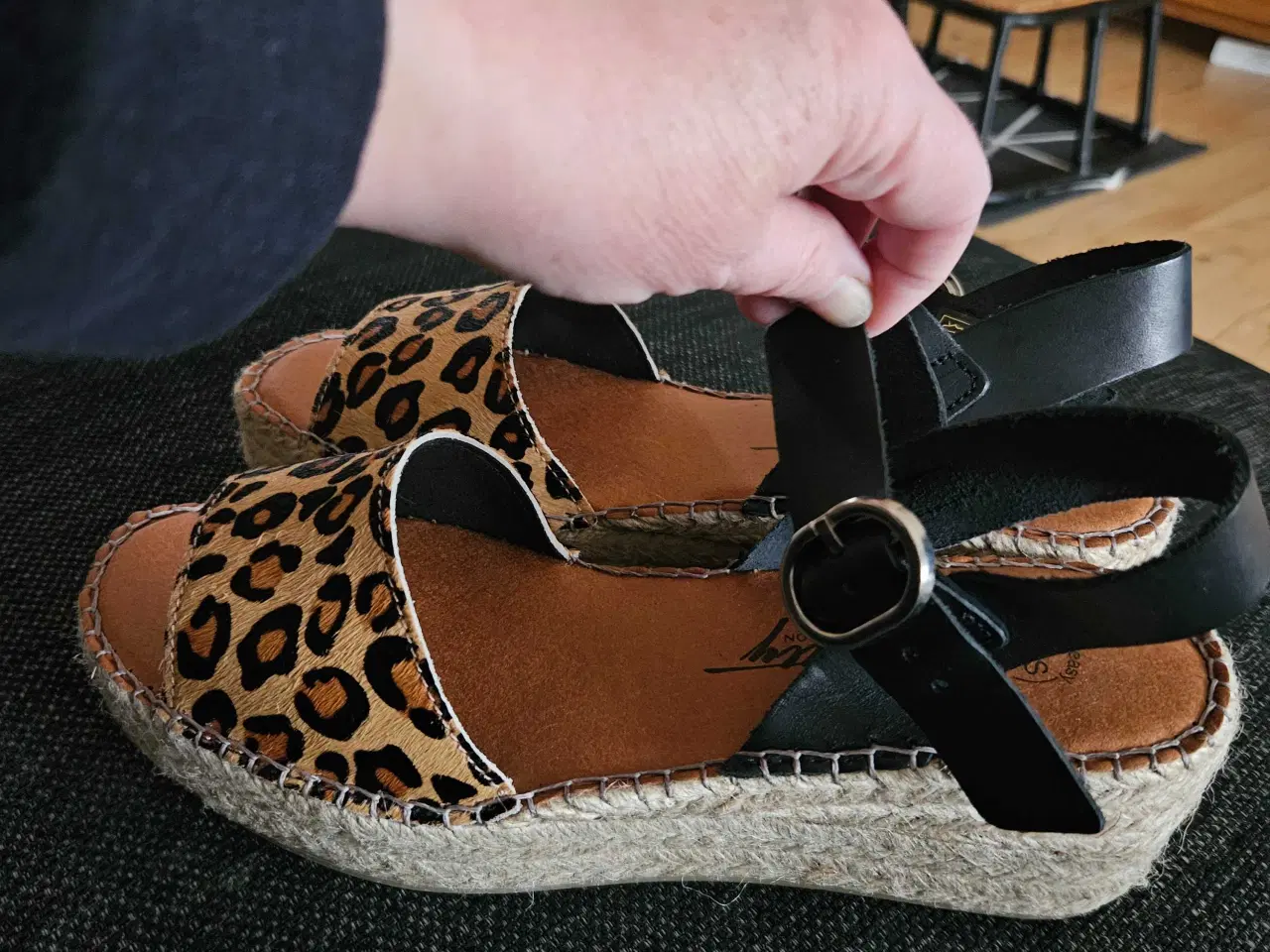 Billede 1 - SANDALER MED FLET HÆL 