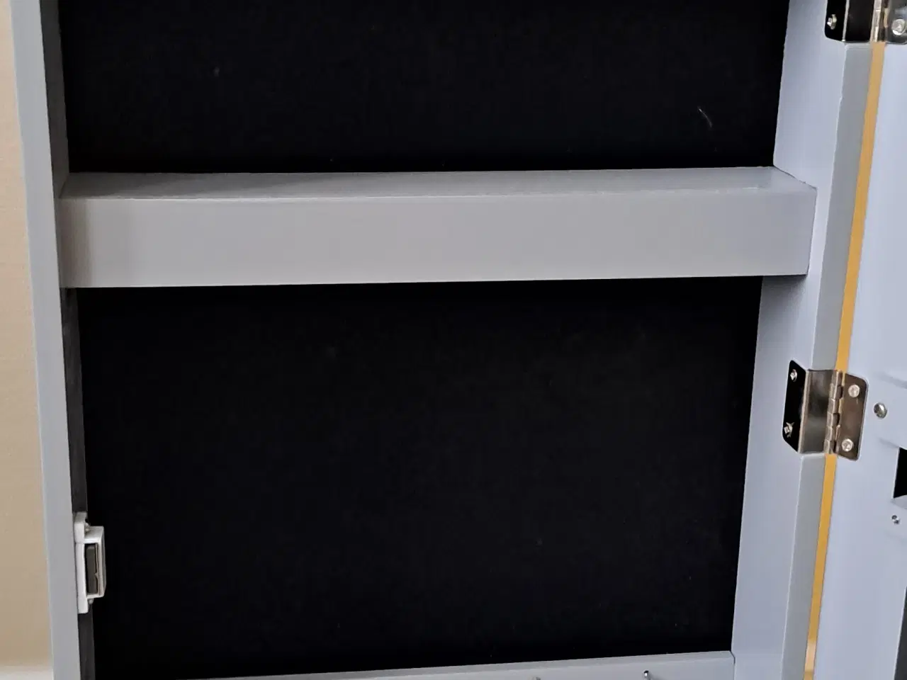 Billede 2 - Spejl/skab med lys