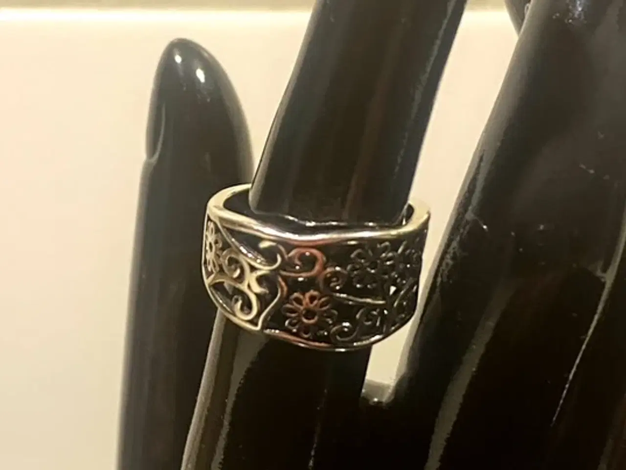 Billede 1 - * Sterlingsølv; Fingerring - i gotisk stil