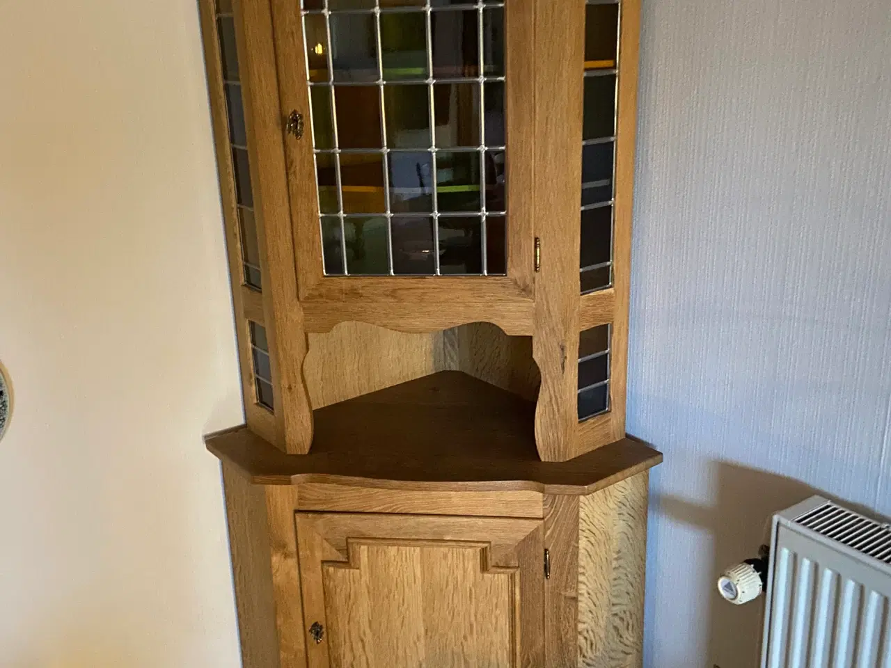 Billede 1 - Hjørneskab afsyret eg.