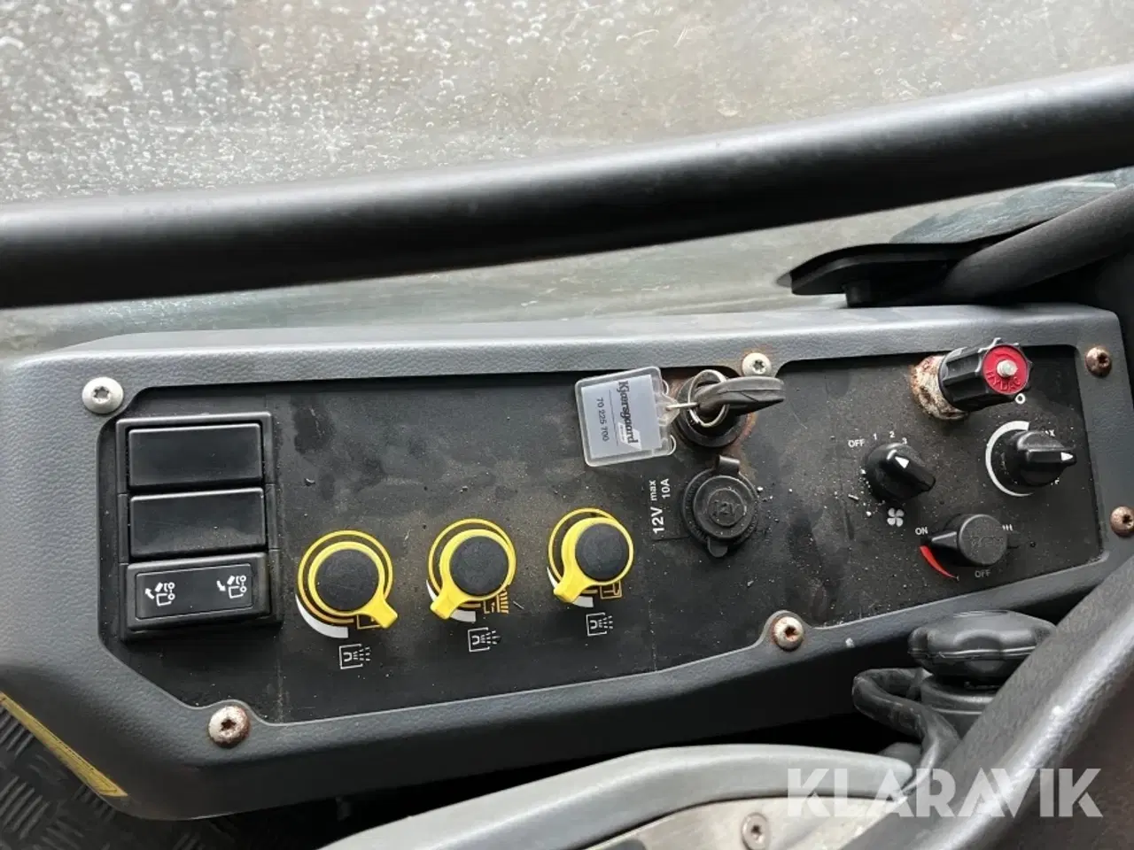 Billede 10 - Redskabsbærer Kärcher MIC 35 med kost og saltspreder