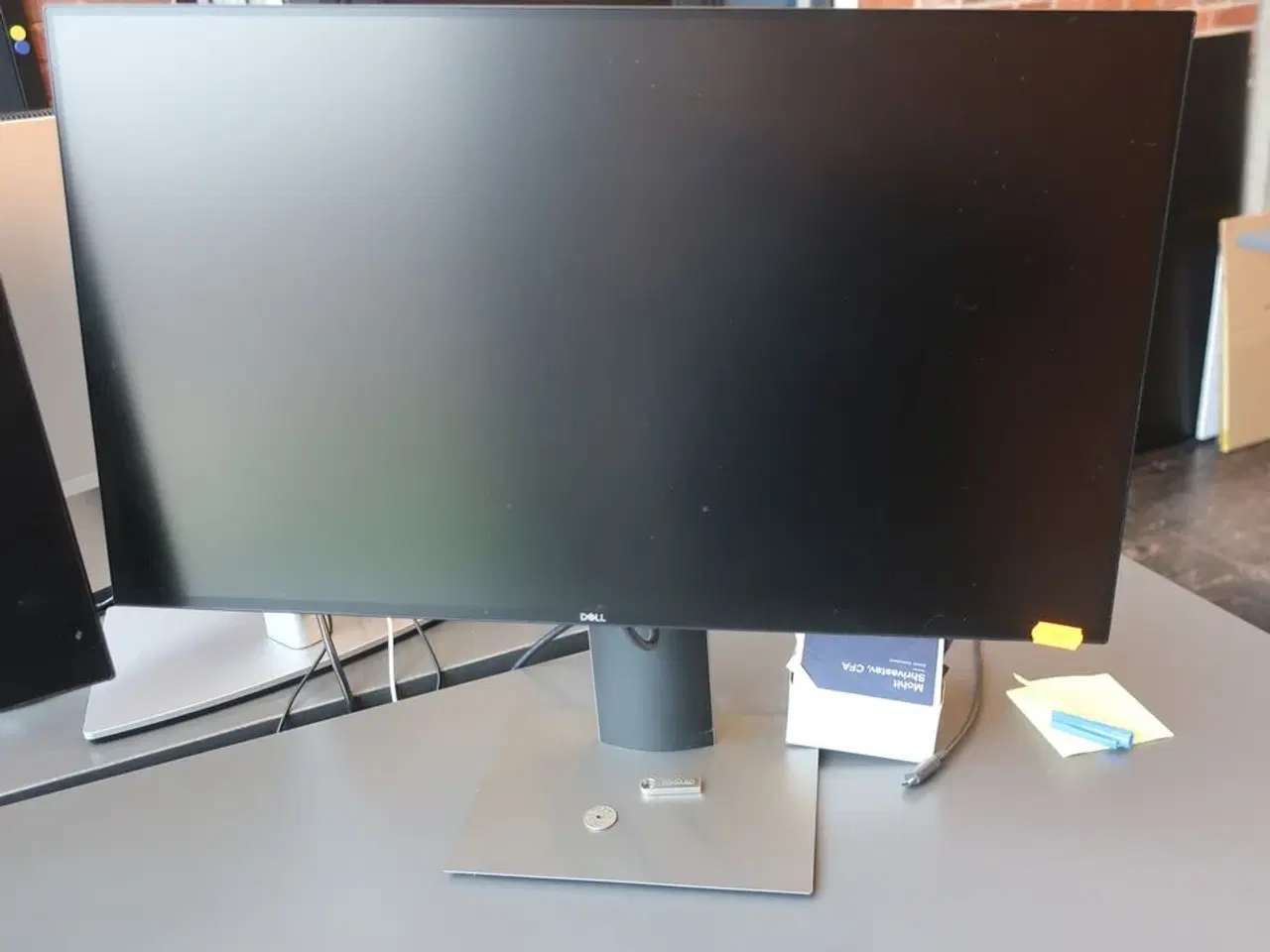 Billede 2 - 2 stk. 24" DELL skærme samt dockingstation og tastatur