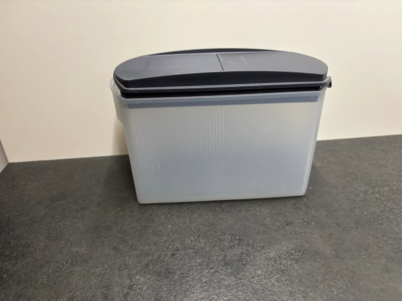 Billede 1 - Tupperware beholder
