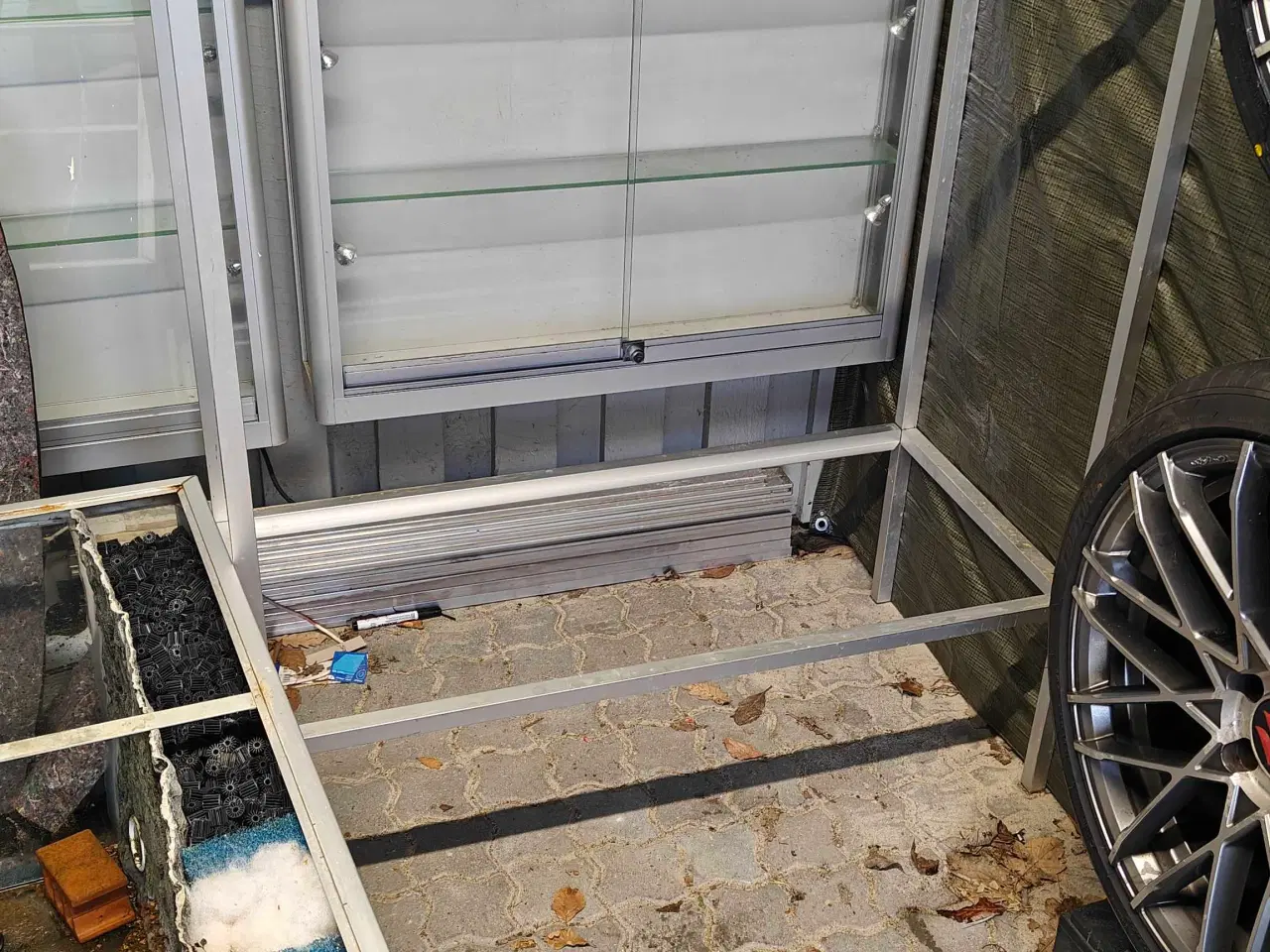 Billede 4 - Akvariereol med 2 stk. 250 L akvarier