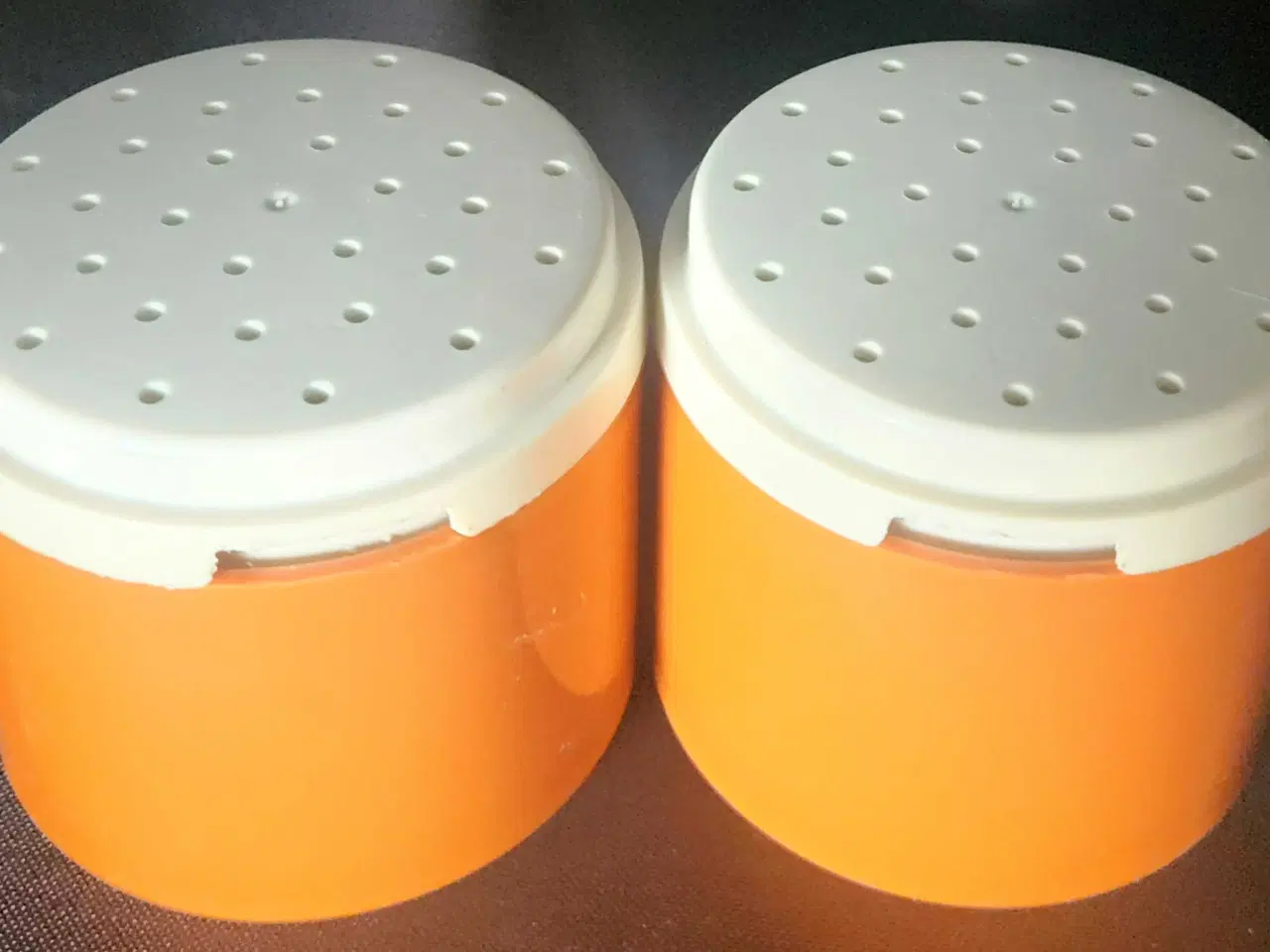 Billede 2 - Tupperware Retrofarvet Strøbeholdere 