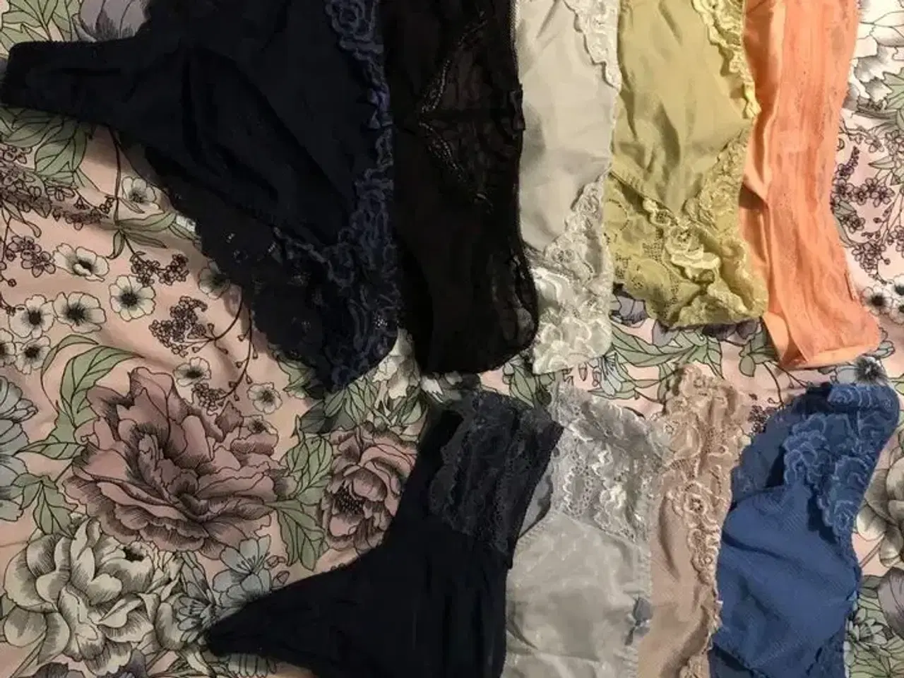 Billede 1 - Bh’er og string