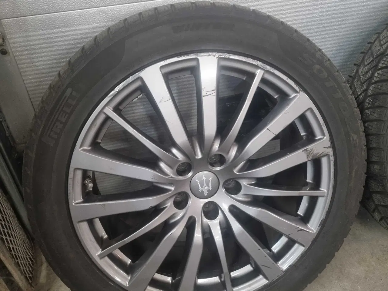 Billede 2 - 5x114,3 19" Maserati med Firelli Vinterdæk 