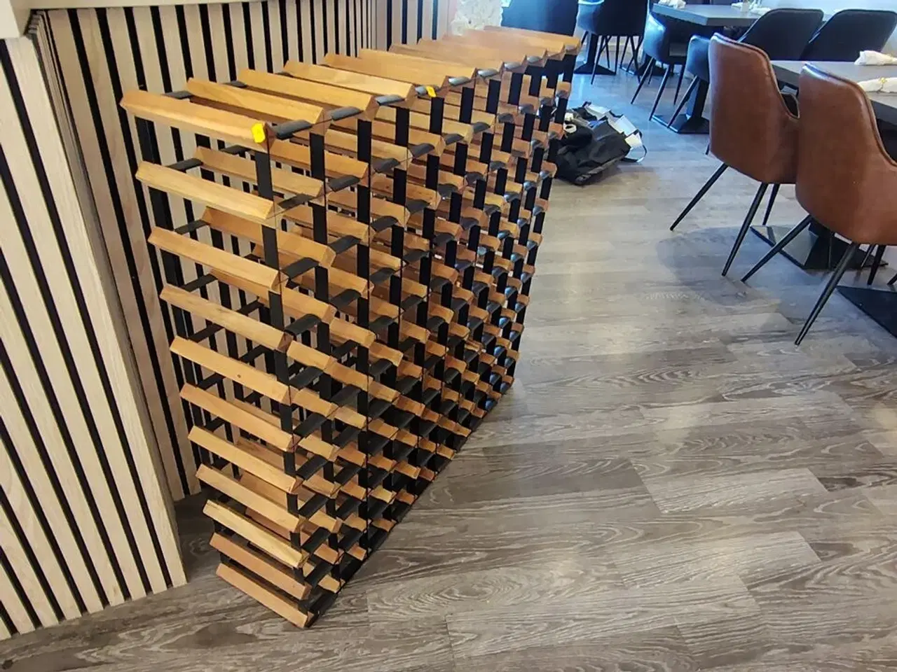 Billede 2 - Stor vinreol