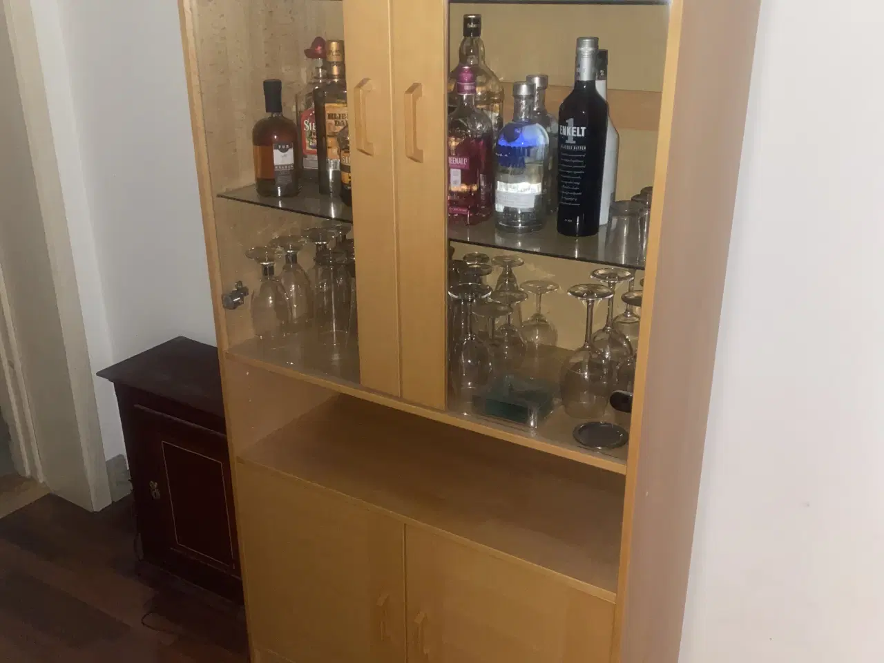 Billede 1 - Vitrine skab bortgives 