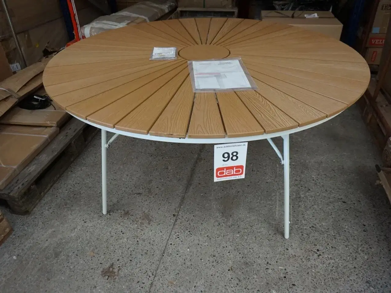 Billede 3 - Kerteminde teak - nonwood havebord Ø150 cm, hvidt stel