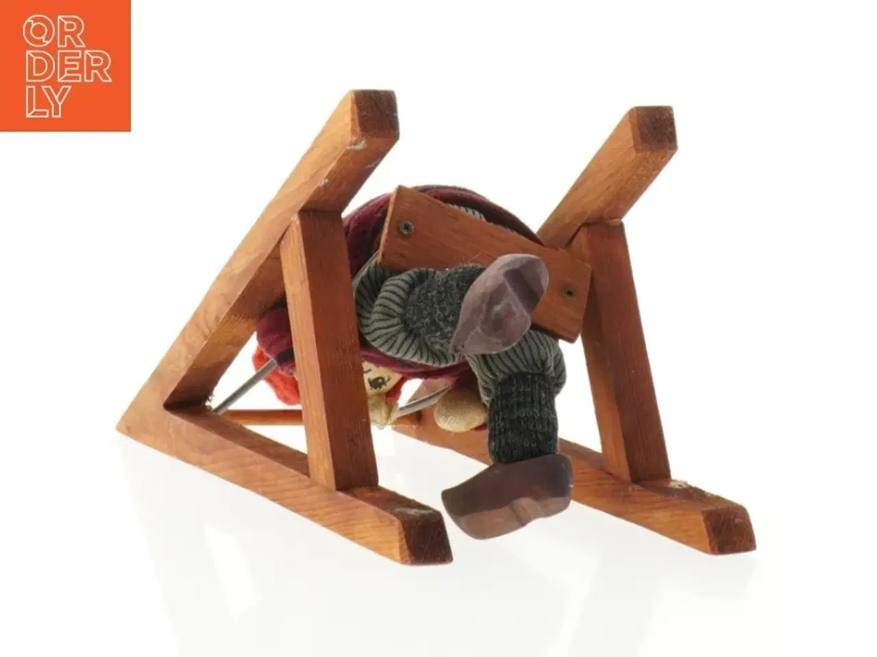 Billede 4 - Nisse på gynge (str. 12 x 21 x 13,5 cm)