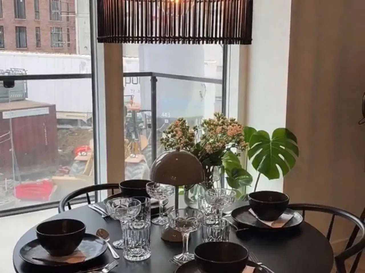 Billede 1 - Rundt sort bord 