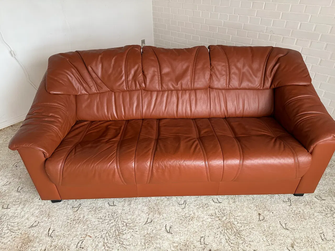 Billede 2 - 3-personers lædersofa – brun – velholdt – 185 cm