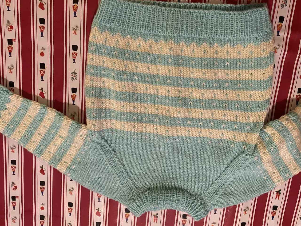 Billede 1 - Strikket Børne bluse str 1 år