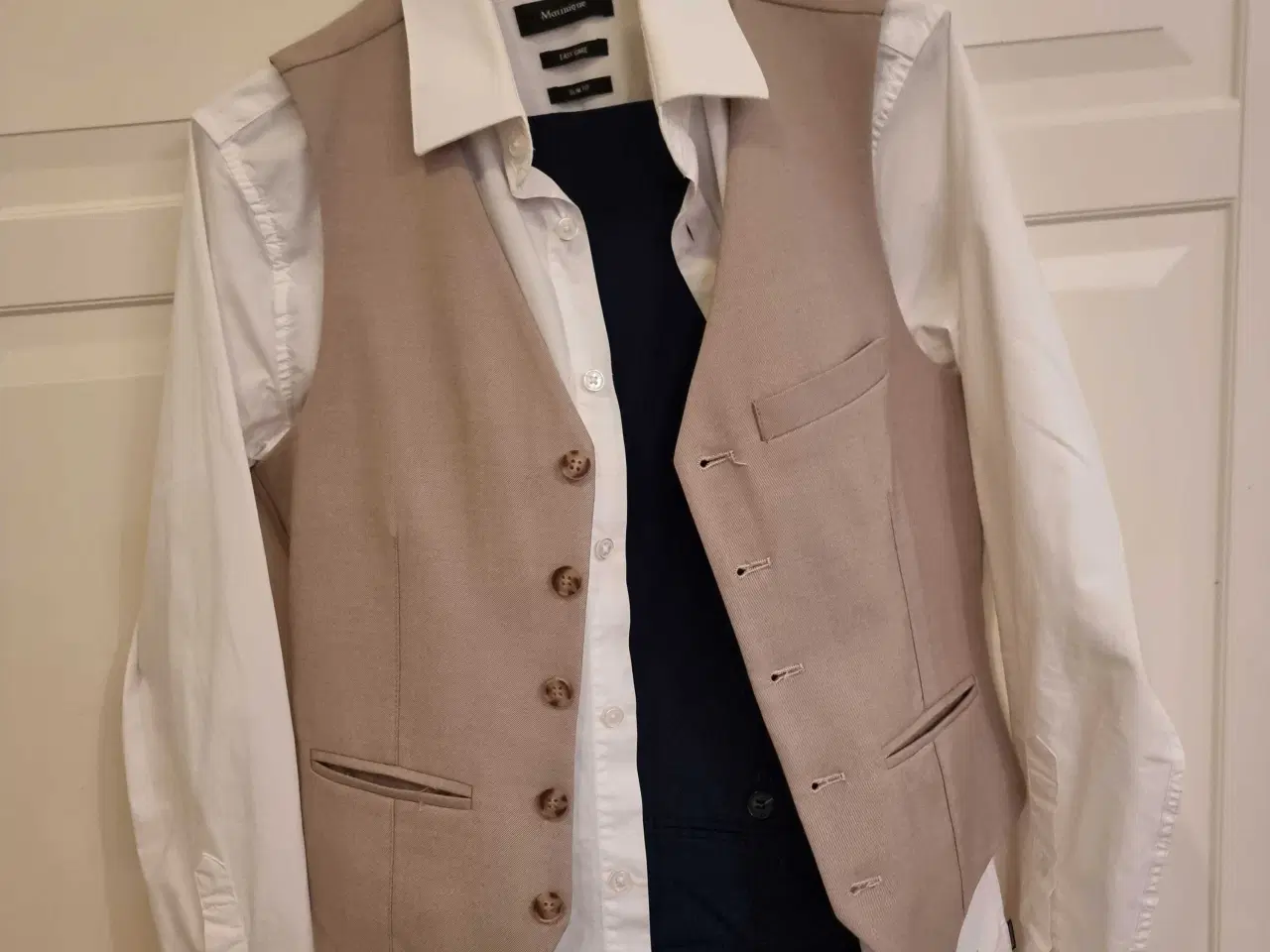 Billede 2 - Smuk og enkelt drenge konfirmations sæt