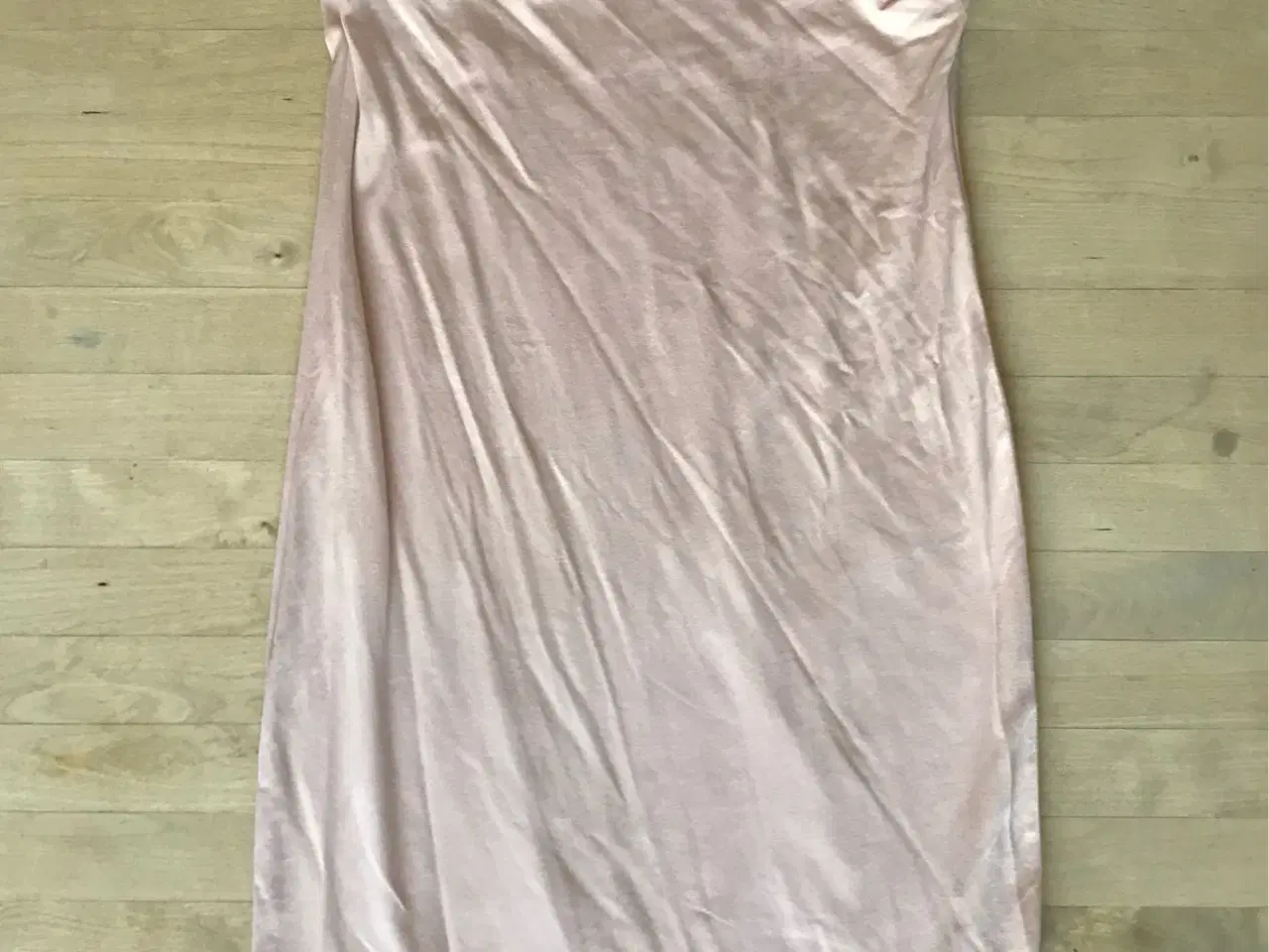 Billede 2 - Helt ny kjole