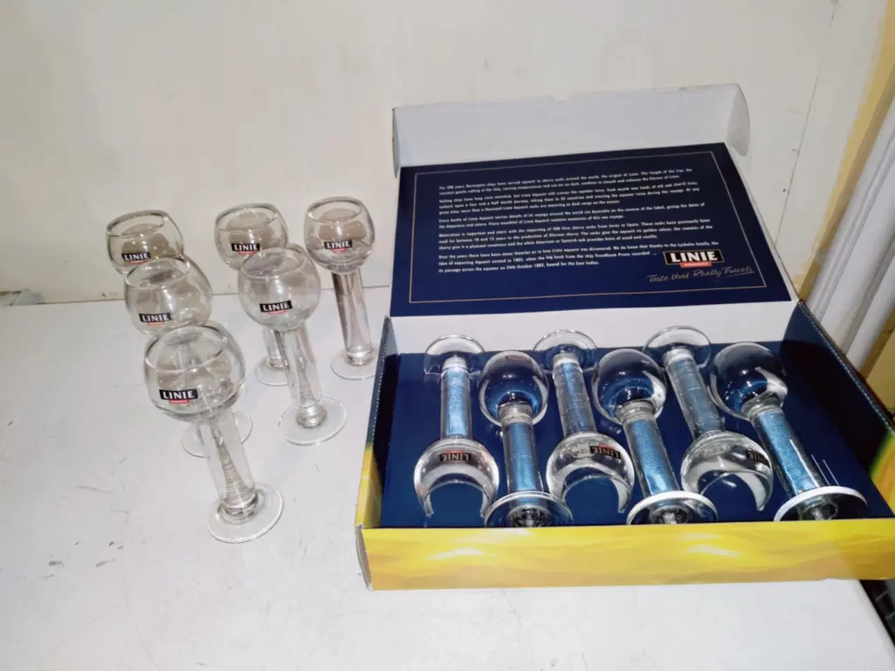 Billede 1 - 12 fine linie aquavit glas måske til sømanden
