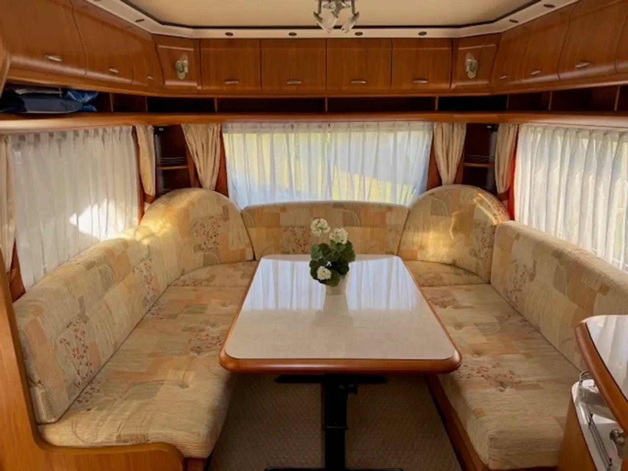 Billede 2 - Campingvogn med nyt fortelt