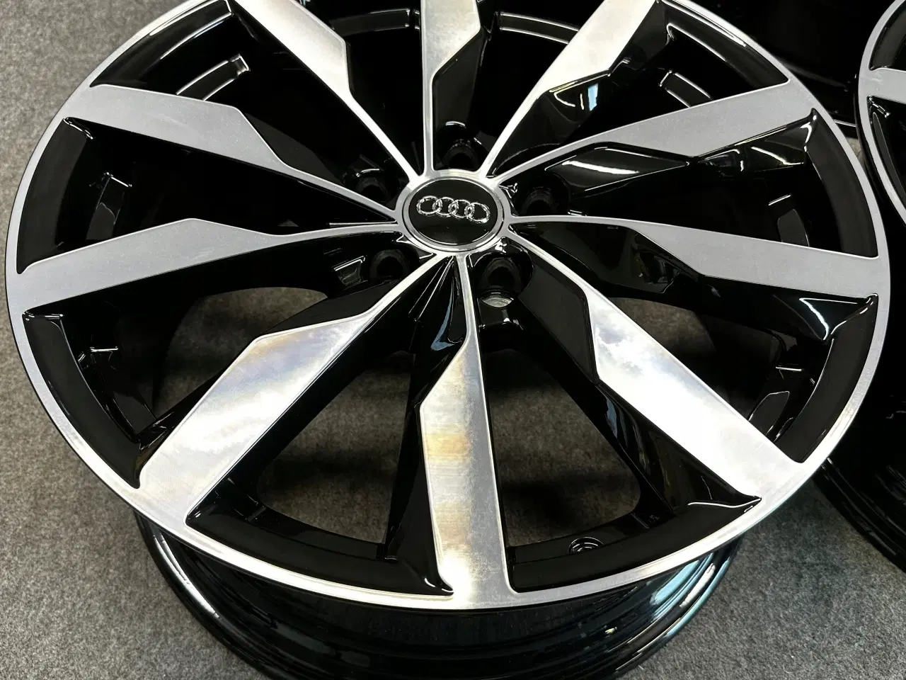 Billede 3 - AUDI A4 8W 8W0 B9 B8 B7 S-LINE 18 8J x 18" ET40